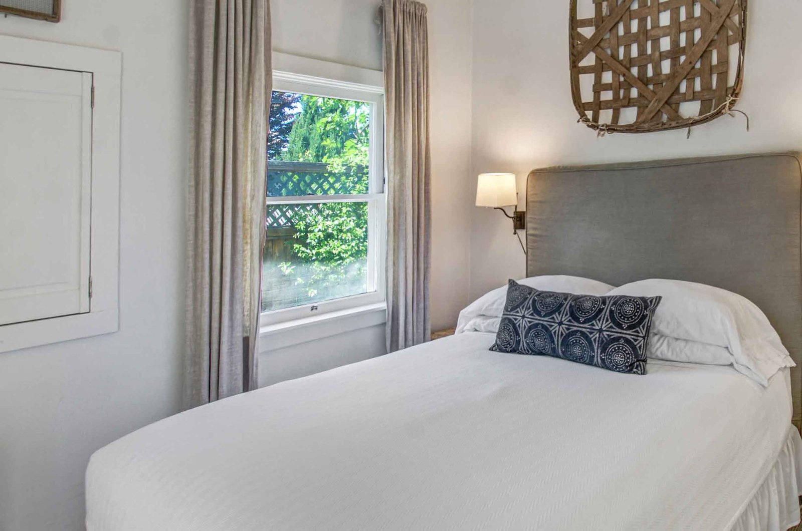 jasmine room quieen size jasmine bed