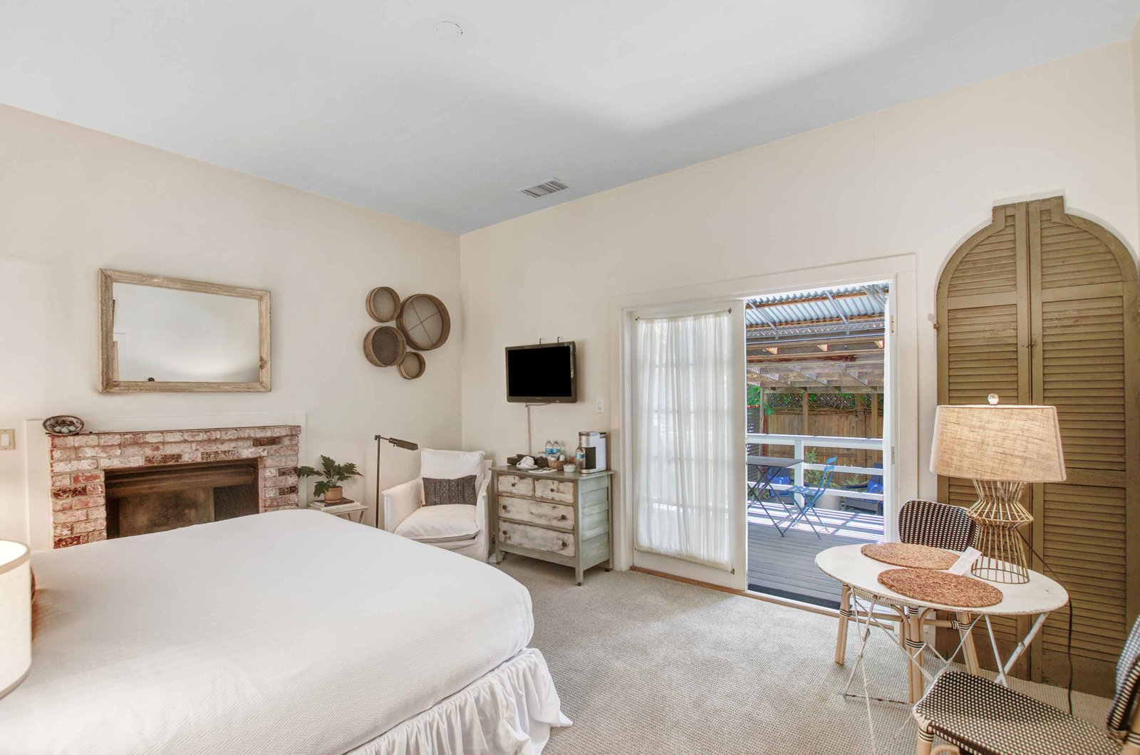 mimosa suite main bed king size