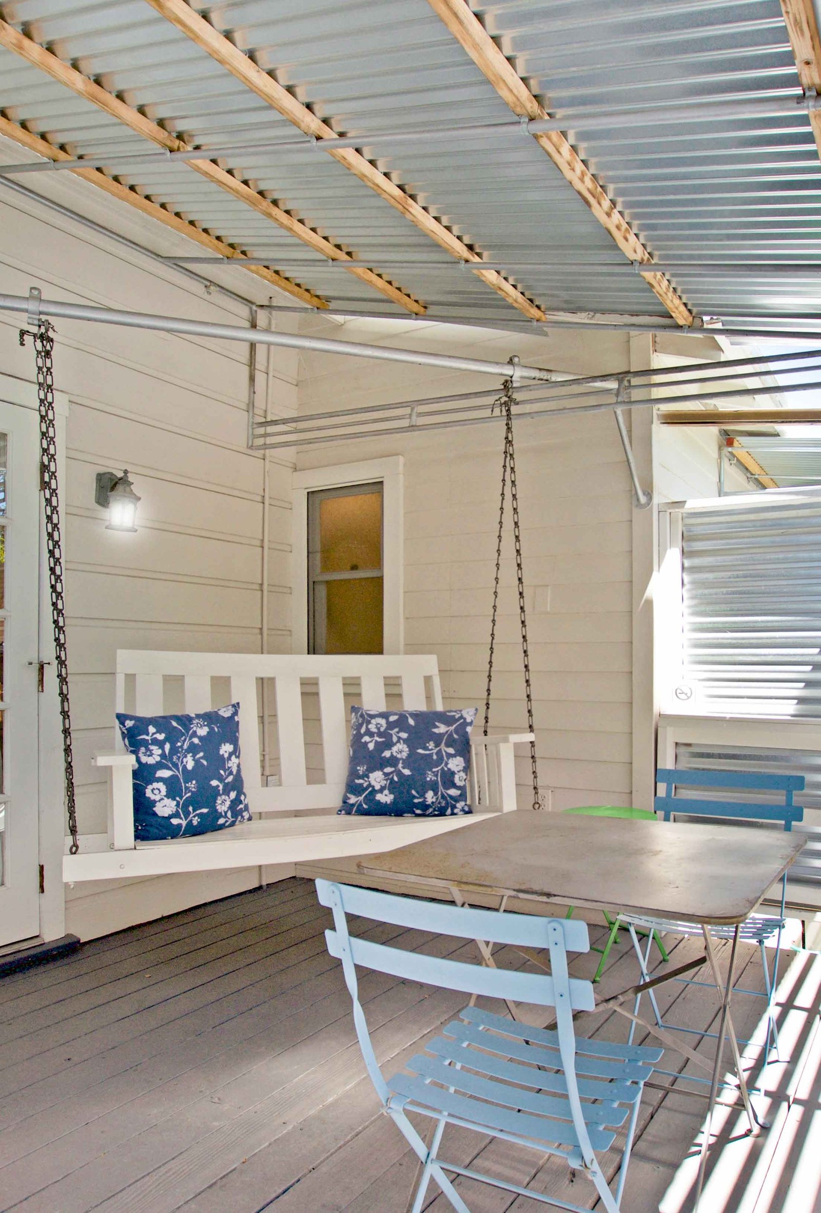 mismosa suite porch swing