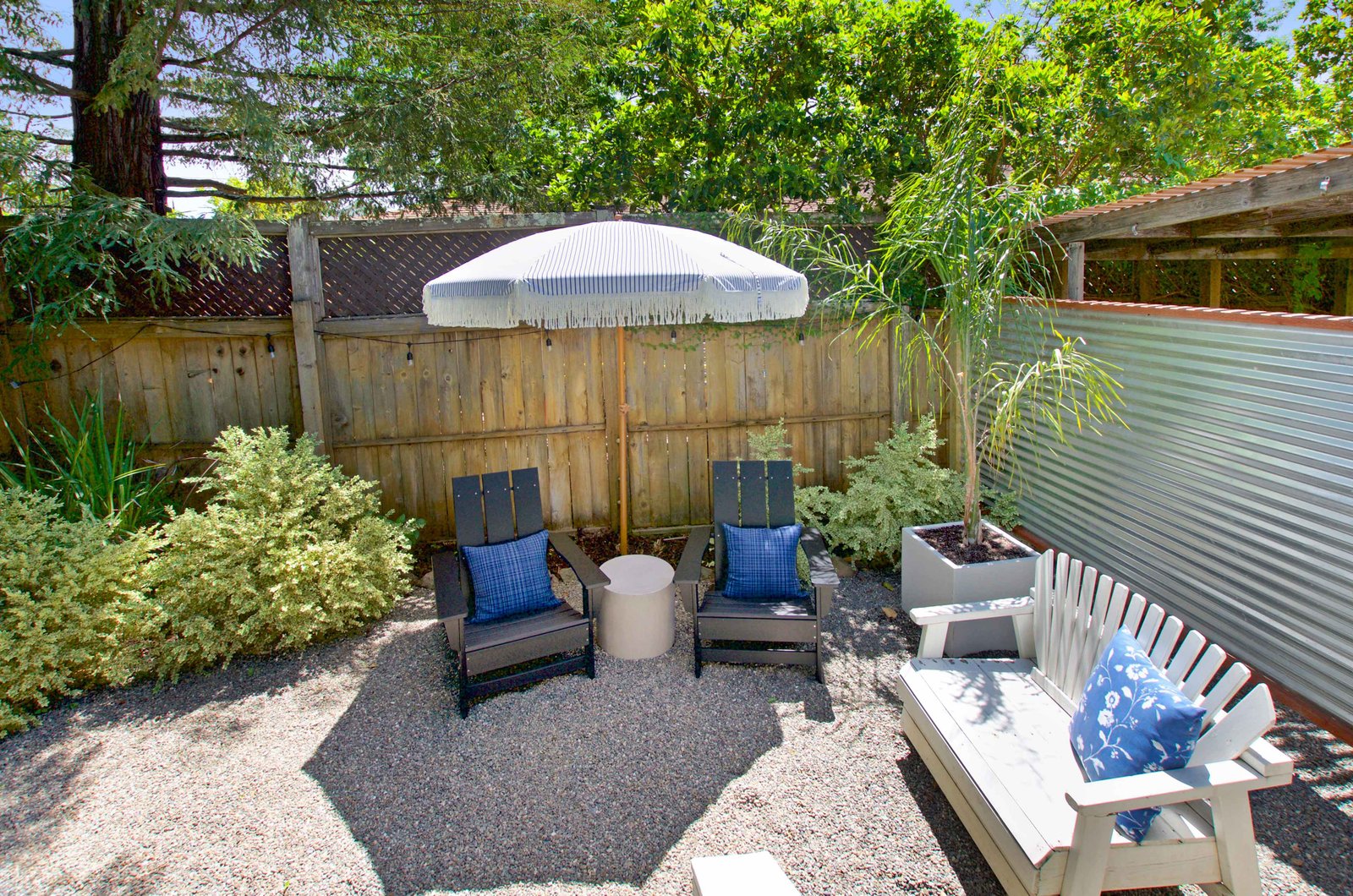 palm garden private patio area