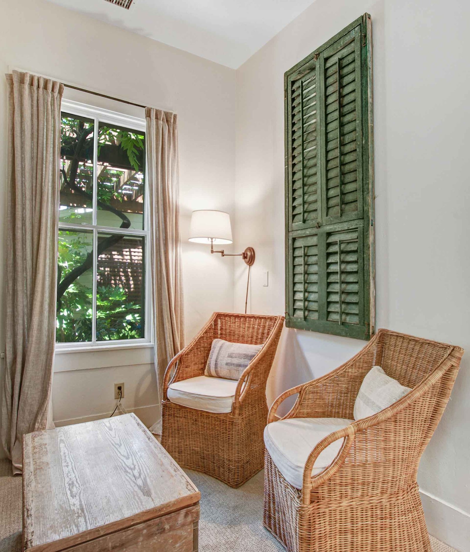 wisteria room sitting area
